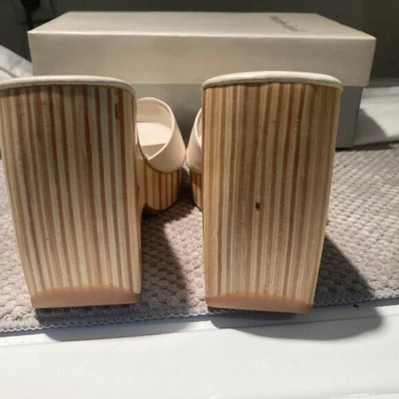 Charles David Vintage Sandals - Picture 2 of 5